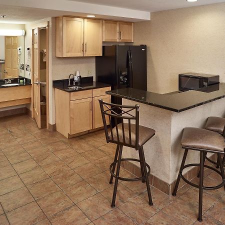 Livinn Hotel Minneapolis North / Fridley Экстерьер фото
