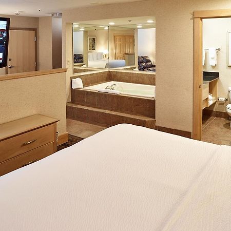 Livinn Hotel Minneapolis North / Fridley Экстерьер фото