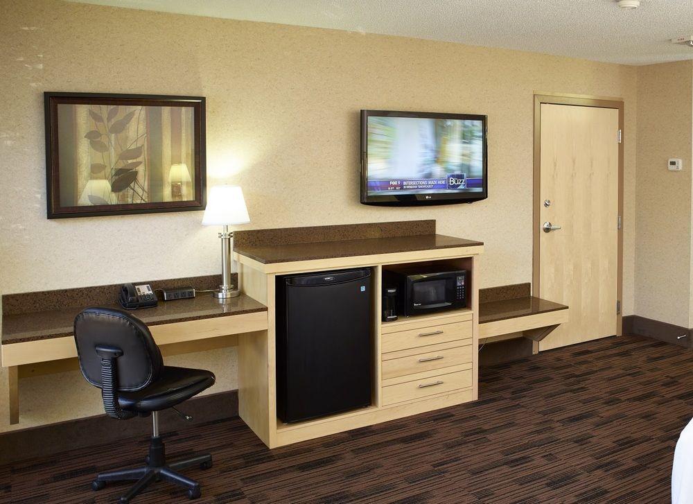 Livinn Hotel Minneapolis North / Fridley Экстерьер фото