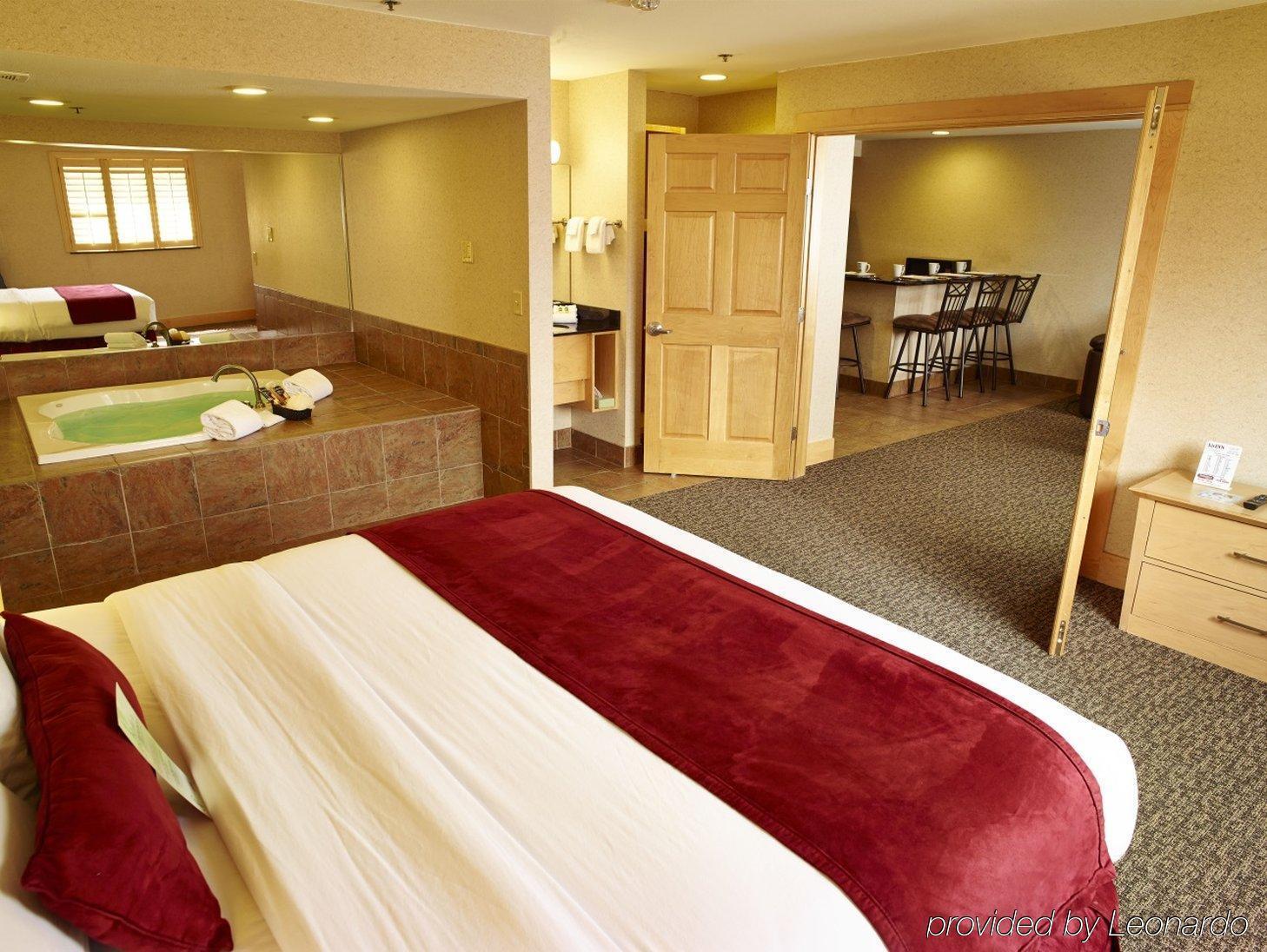 Livinn Hotel Minneapolis North / Fridley Экстерьер фото