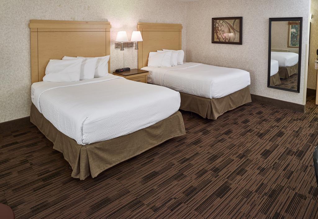 Livinn Hotel Minneapolis North / Fridley Экстерьер фото
