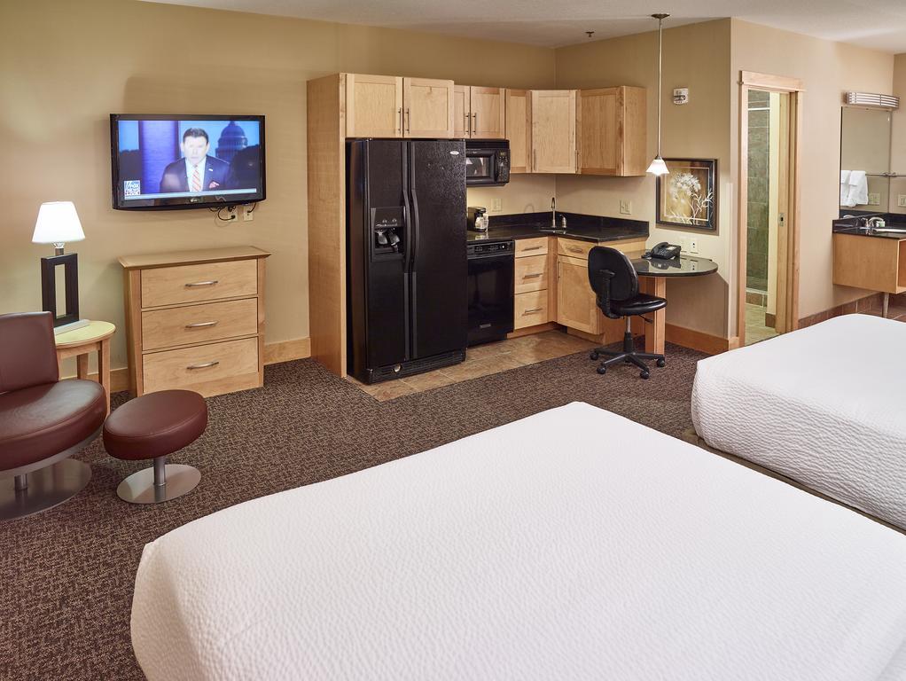 Livinn Hotel Minneapolis North / Fridley Экстерьер фото