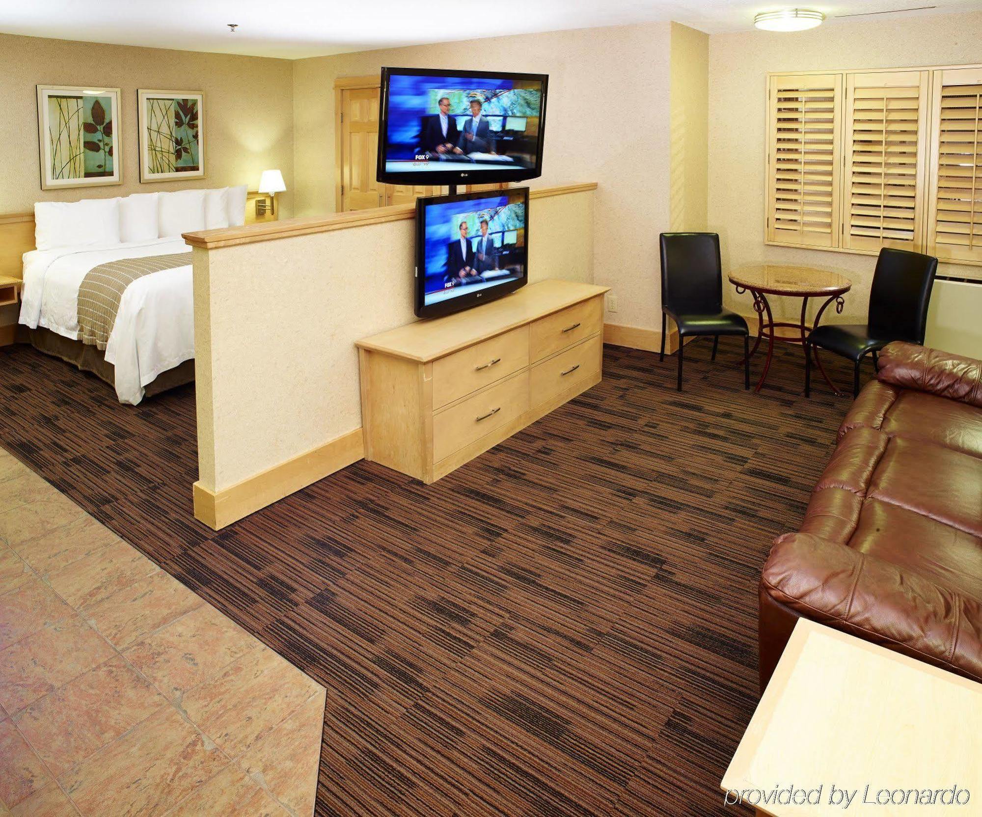 Livinn Hotel Minneapolis North / Fridley Экстерьер фото