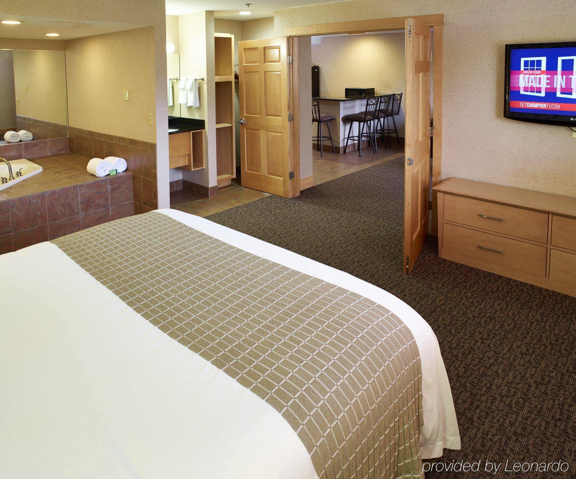 Livinn Hotel Minneapolis North / Fridley Экстерьер фото