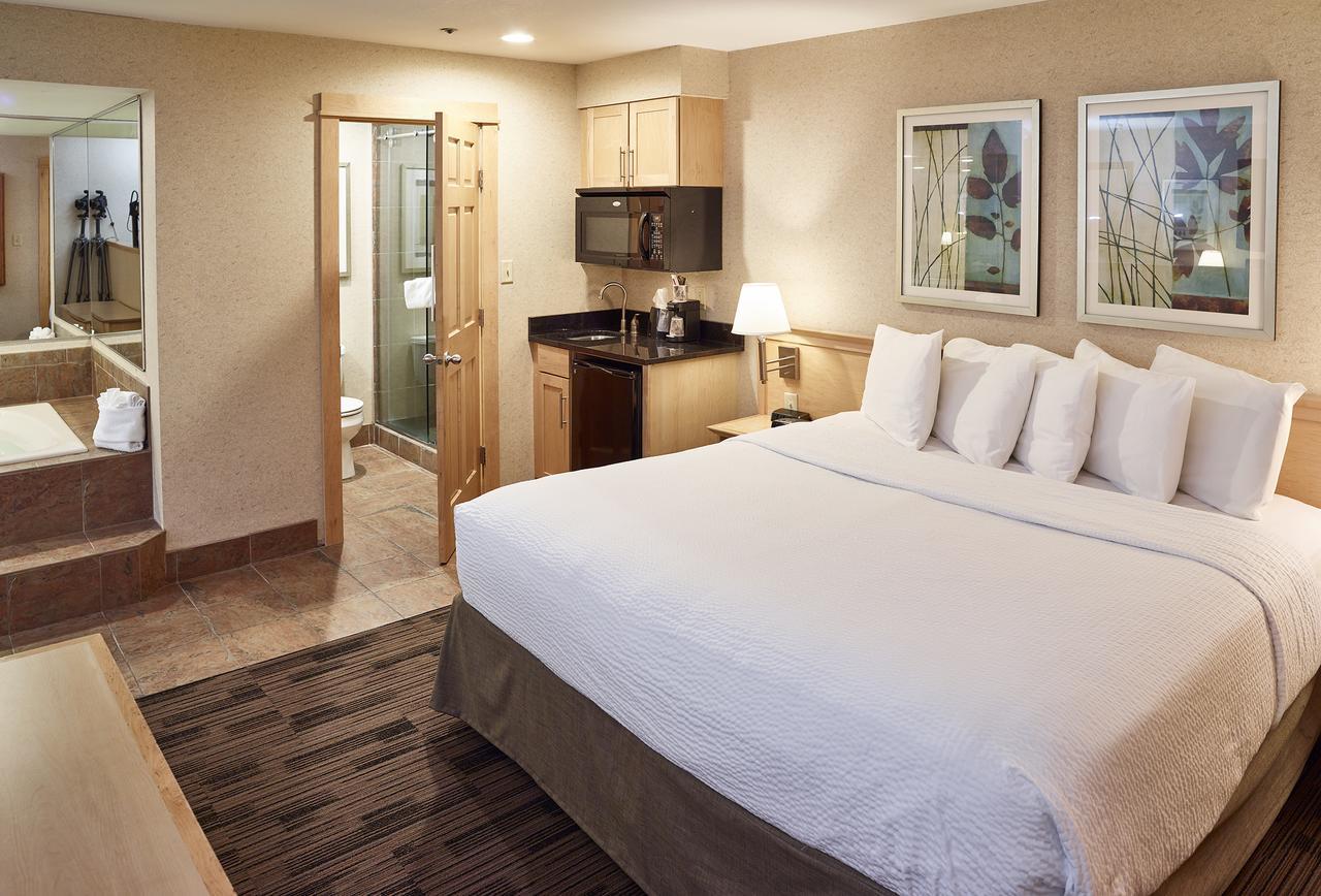 Livinn Hotel Minneapolis North / Fridley Экстерьер фото