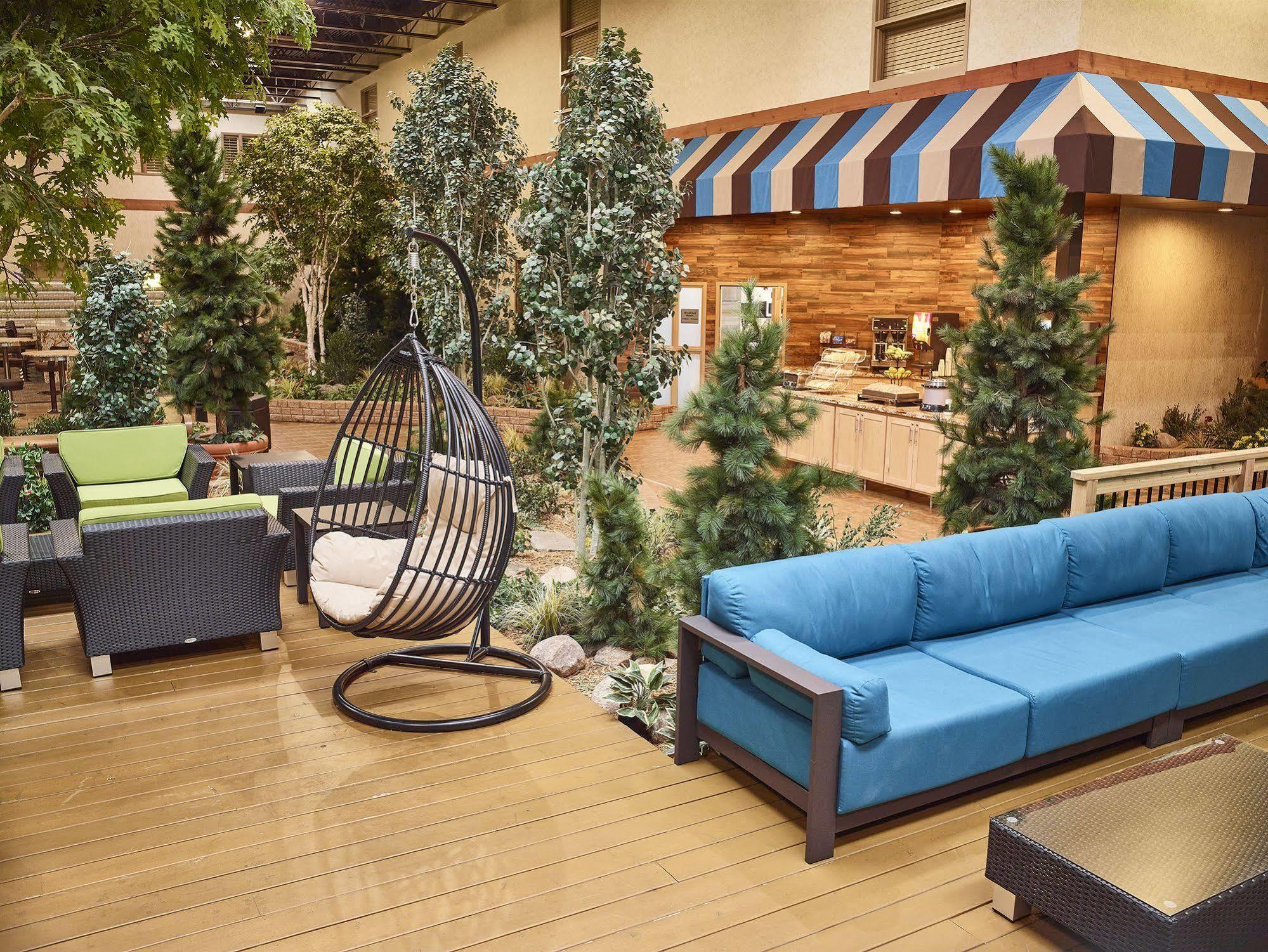 Livinn Hotel Minneapolis North / Fridley Экстерьер фото