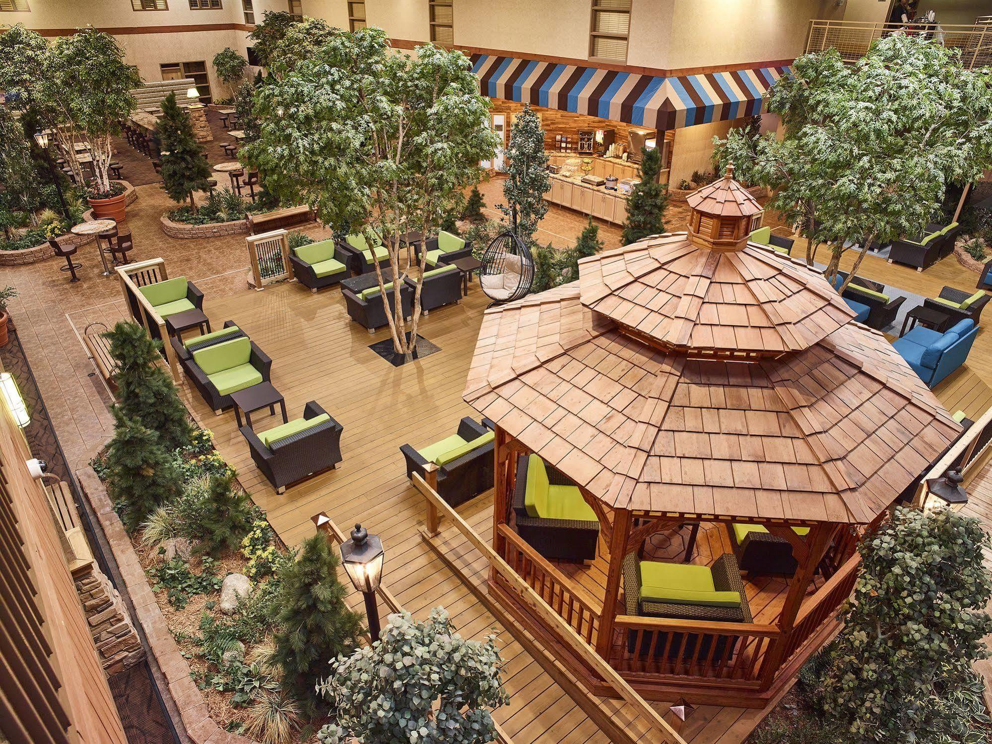 Livinn Hotel Minneapolis North / Fridley Экстерьер фото