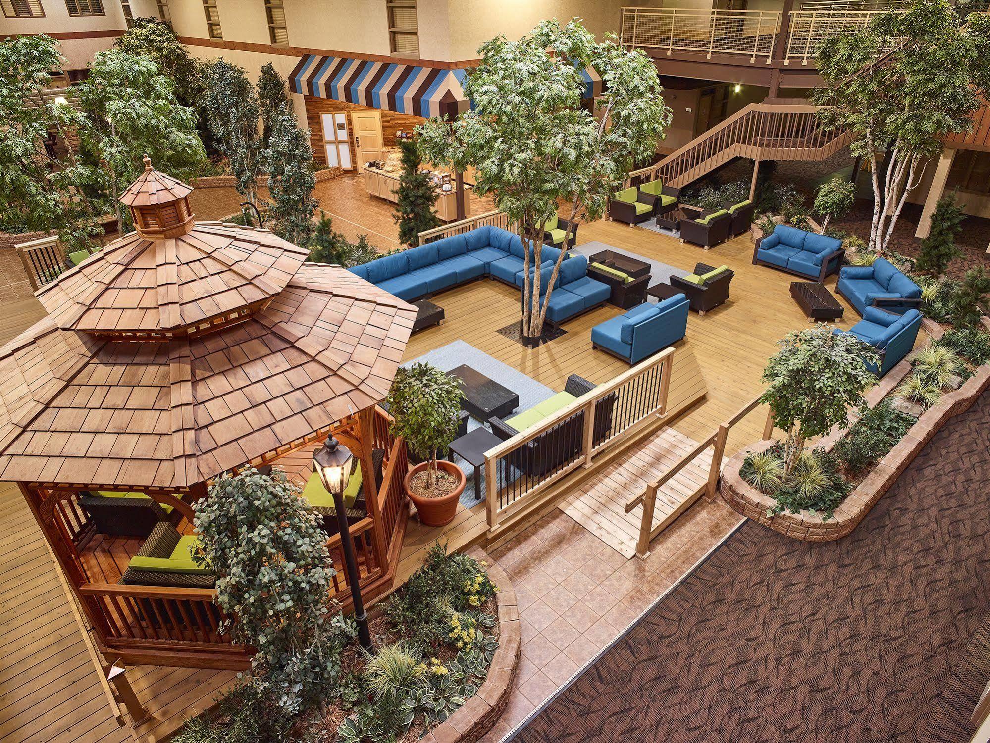 Livinn Hotel Minneapolis North / Fridley Экстерьер фото