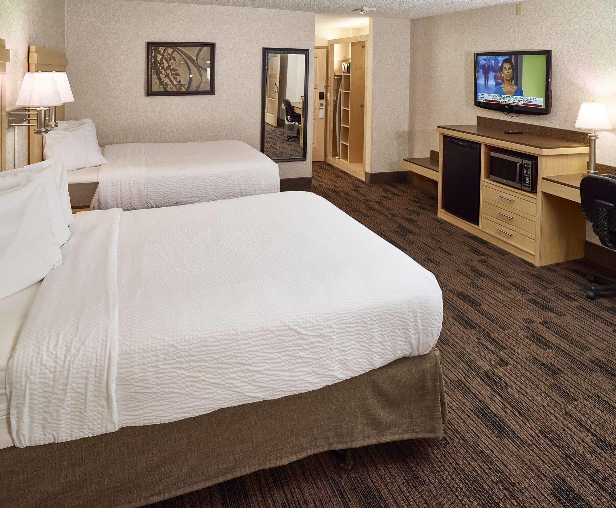 Livinn Hotel Minneapolis North / Fridley Экстерьер фото