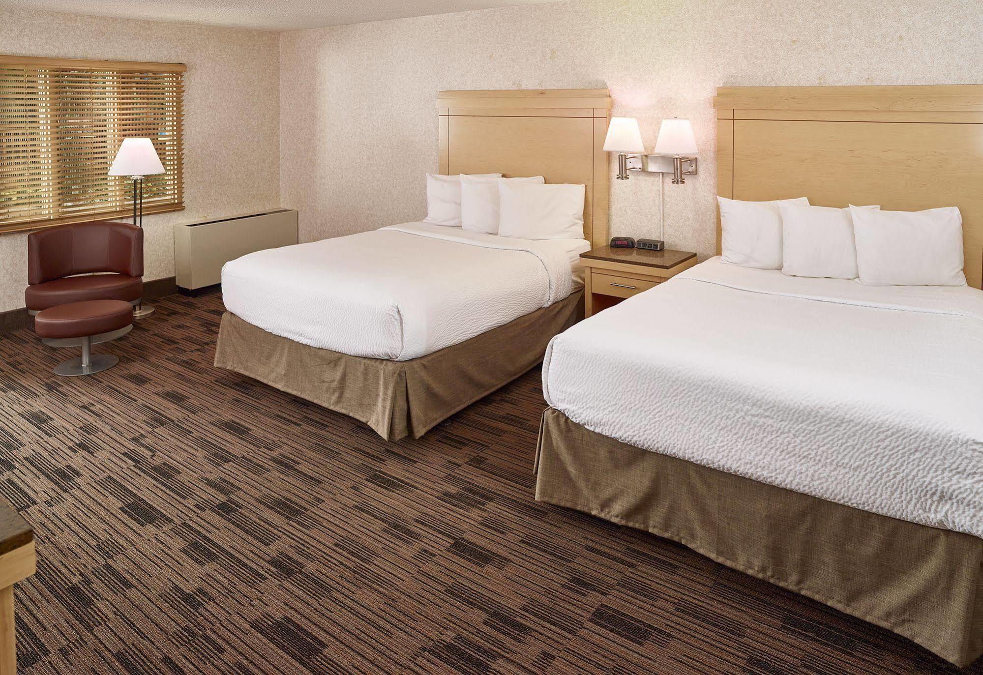 Livinn Hotel Minneapolis North / Fridley Экстерьер фото