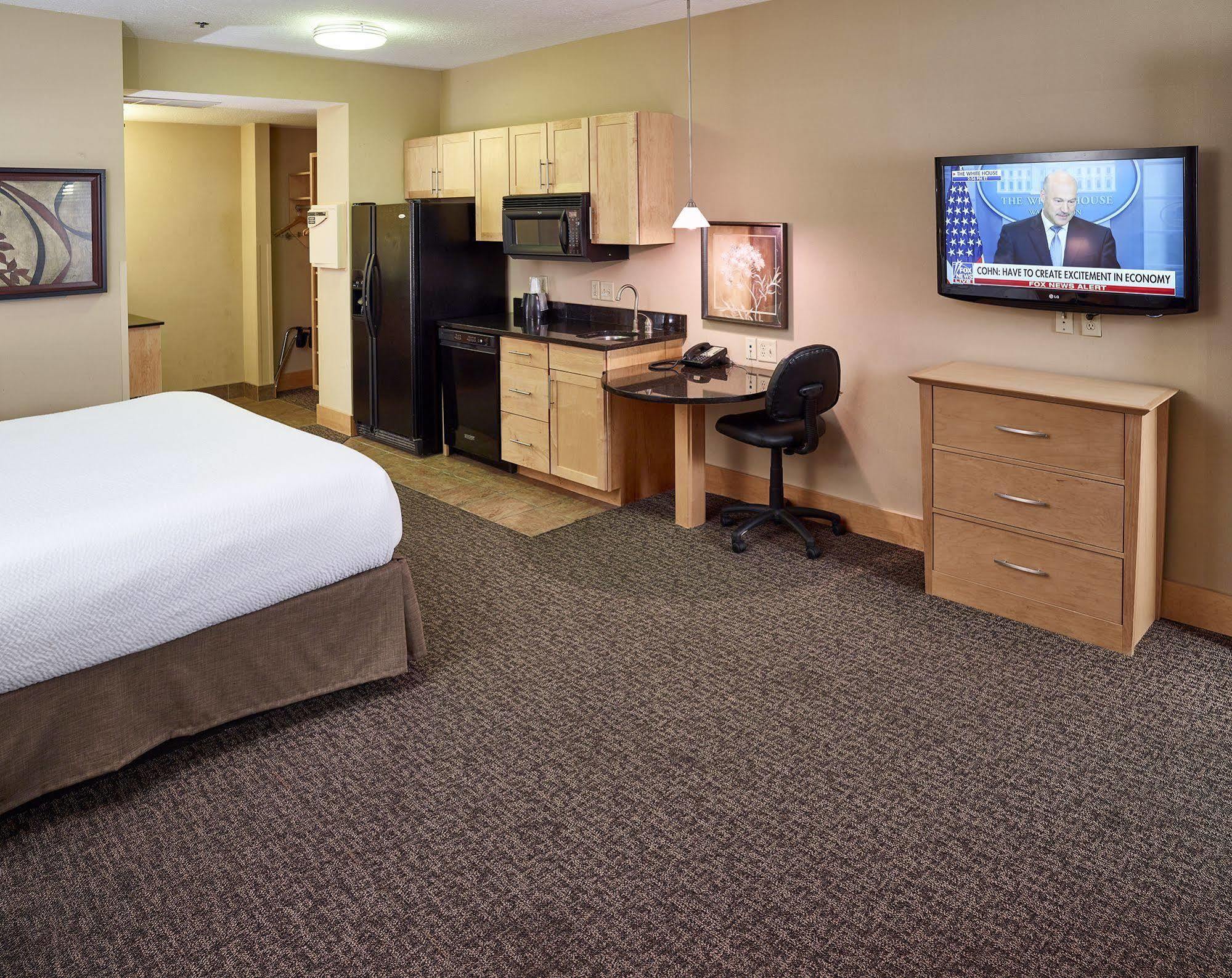 Livinn Hotel Minneapolis North / Fridley Экстерьер фото