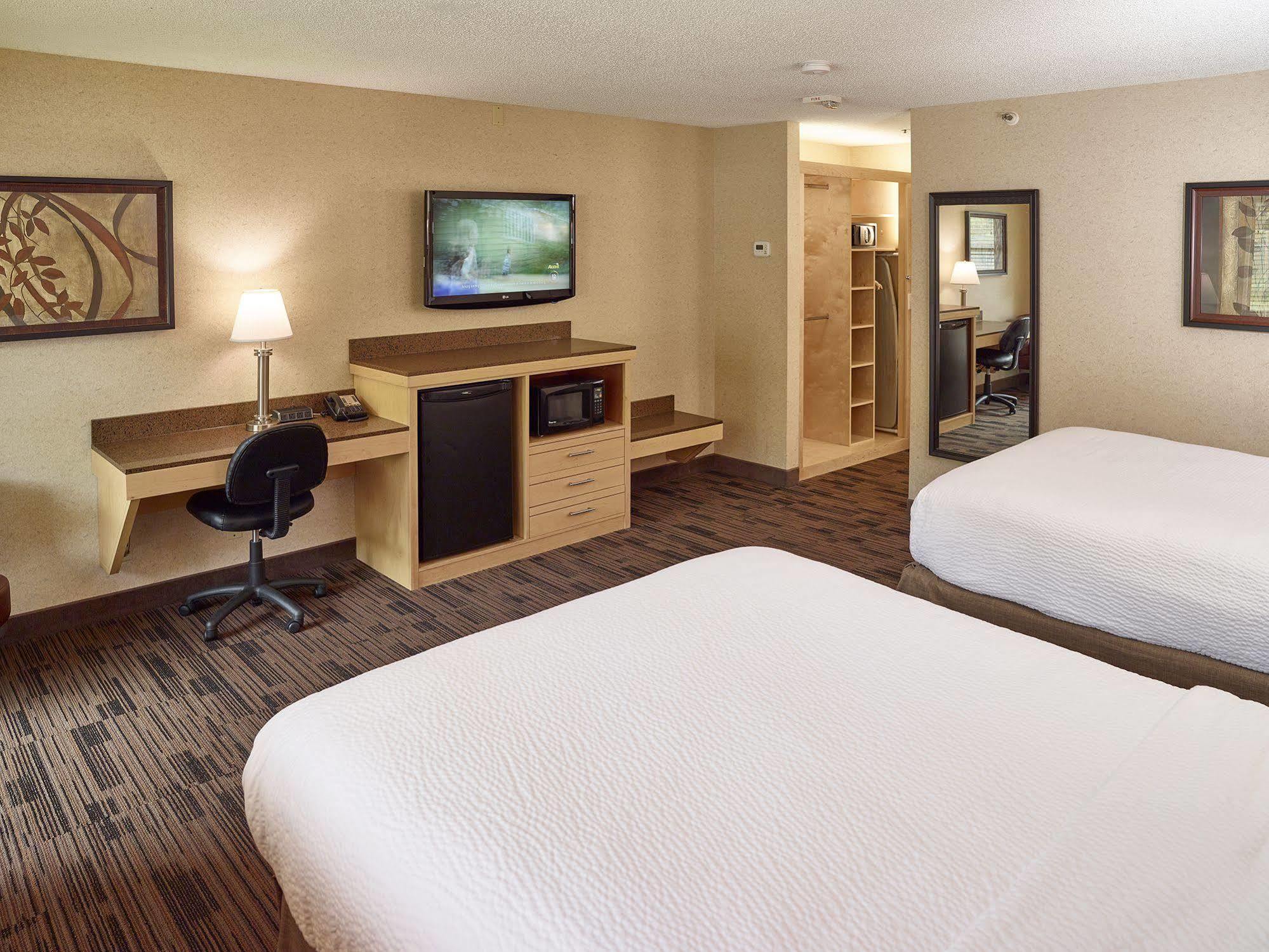 Livinn Hotel Minneapolis North / Fridley Экстерьер фото
