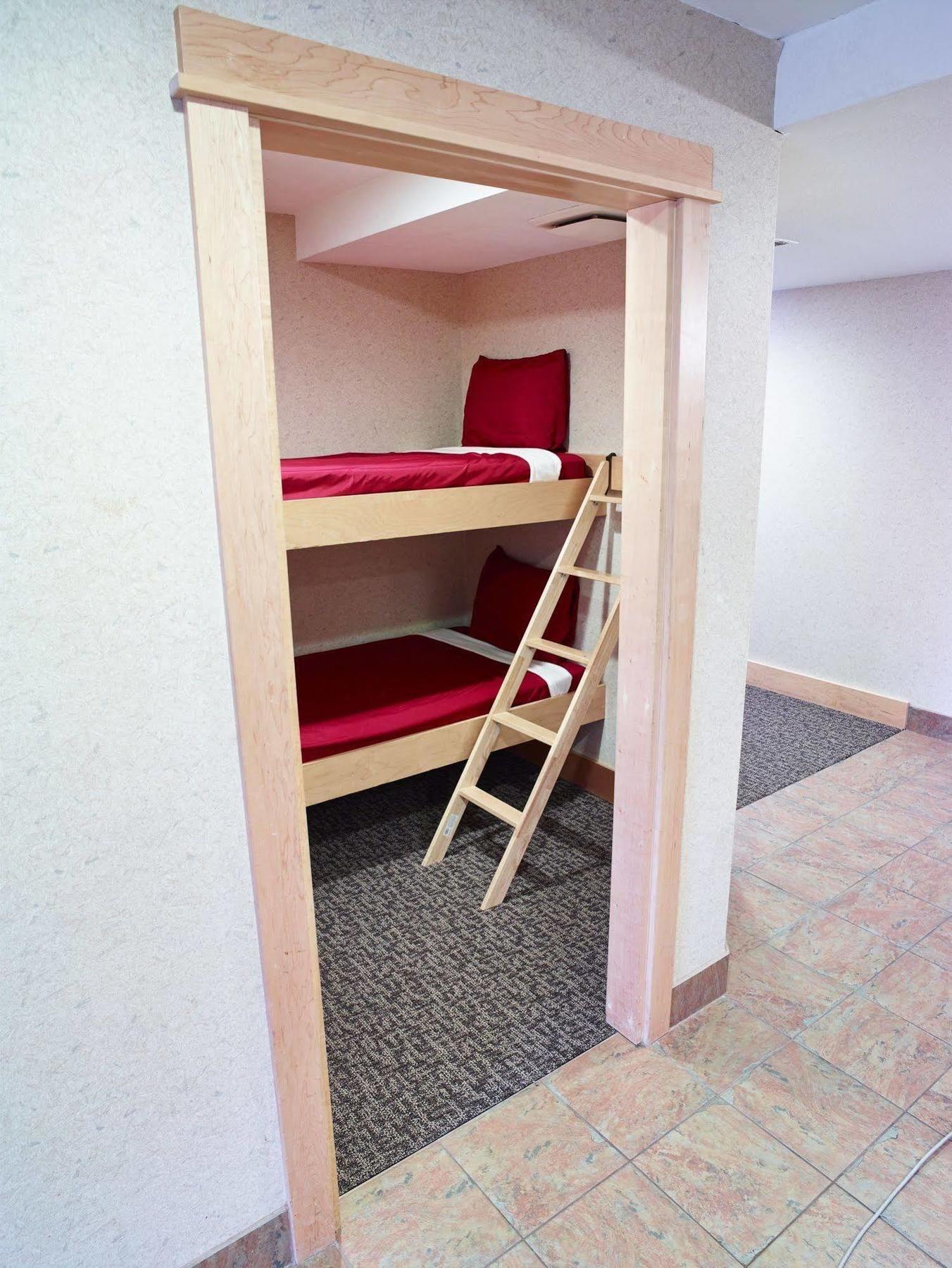 Livinn Hotel Minneapolis North / Fridley Экстерьер фото