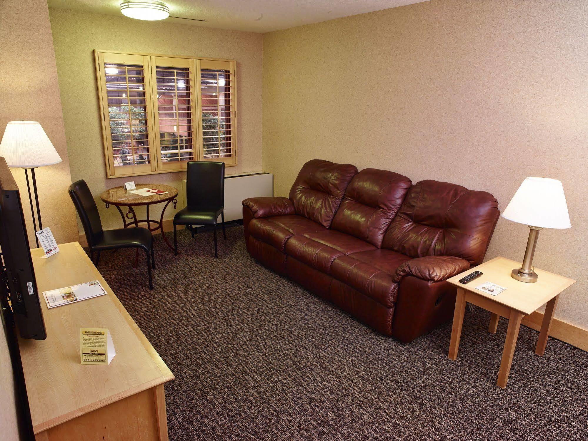 Livinn Hotel Minneapolis North / Fridley Экстерьер фото