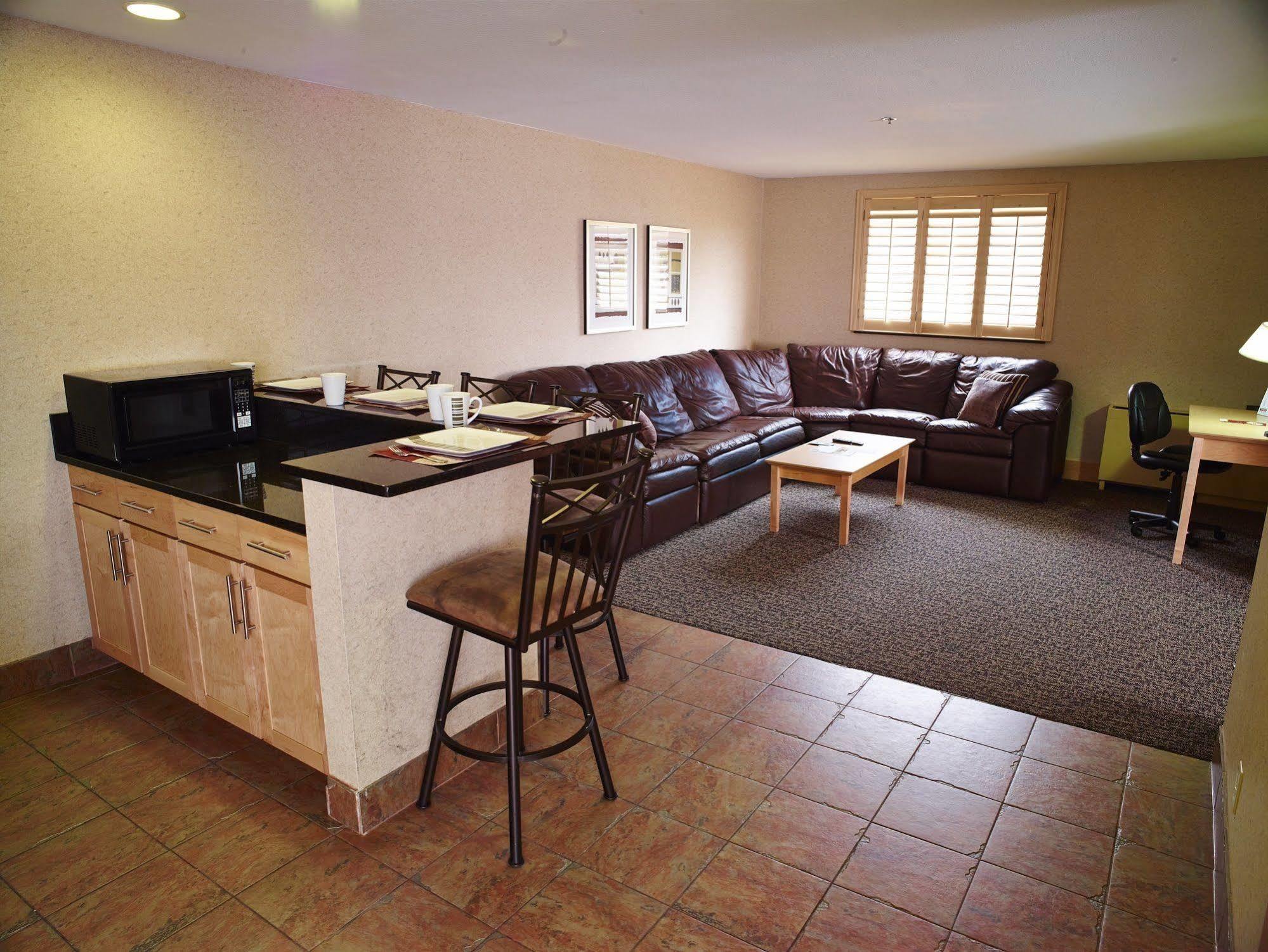 Livinn Hotel Minneapolis North / Fridley Экстерьер фото